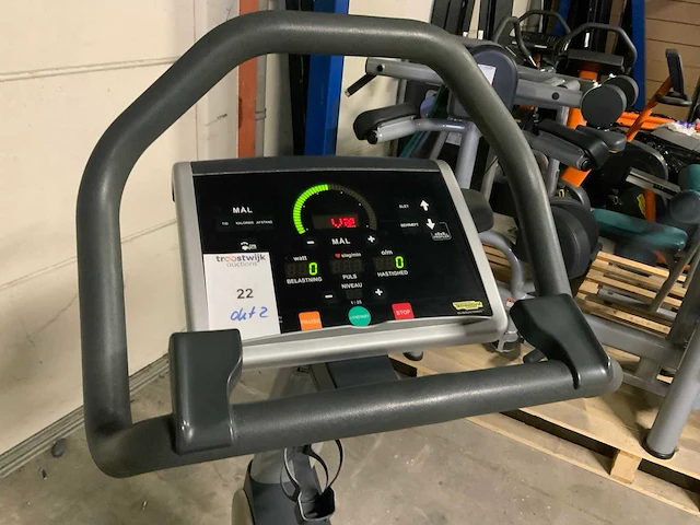 Technogym excite new bike uprightbike home trainer - afbeelding 3 van  5