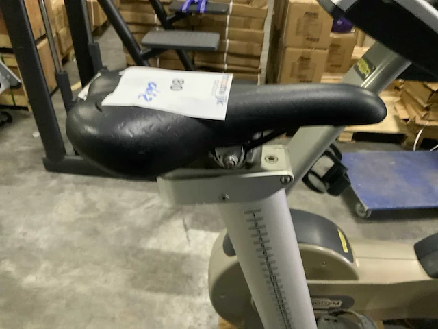 Technogym excite new bike uprightbike home trainer - afbeelding 4 van  5