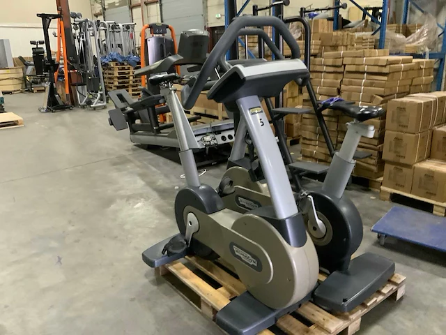 Technogym excite new bike uprightbike home trainer - afbeelding 5 van  5
