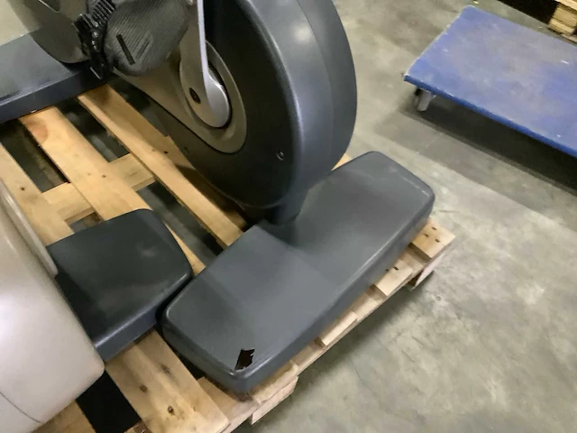 Technogym excite new bike uprightbike home trainer - afbeelding 4 van  5
