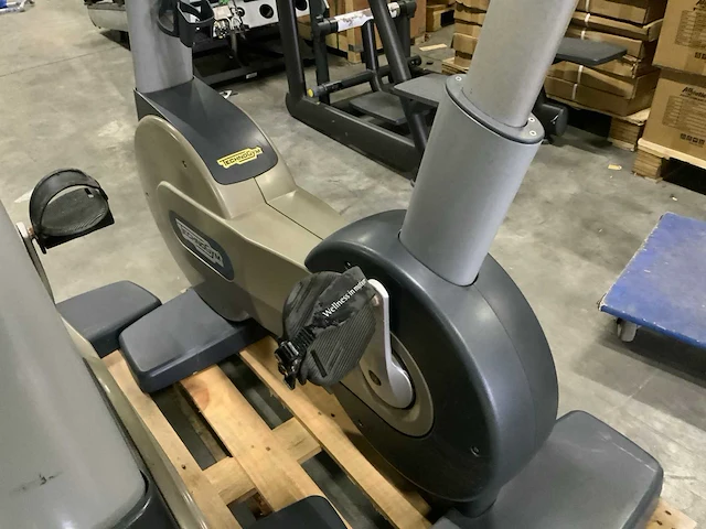 Technogym excite new bike uprightbike home trainer - afbeelding 5 van  5