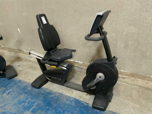 Technogym excite new recline 500led home trainer - afbeelding 3 van  5