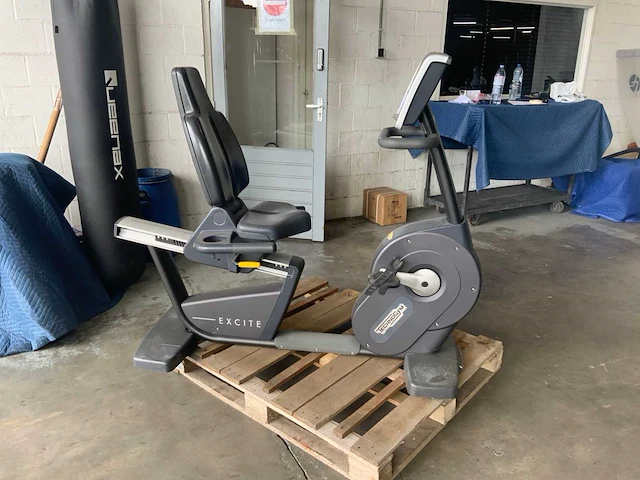 Technogym excite recline 50- led home trainer - afbeelding 1 van  5
