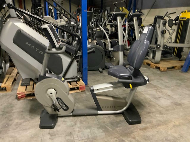 Technogym excite recline 500 led home trainer - afbeelding 1 van  7