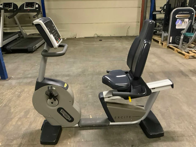 Technogym excite recline 500 led recumbent bike home trainer - afbeelding 1 van  6