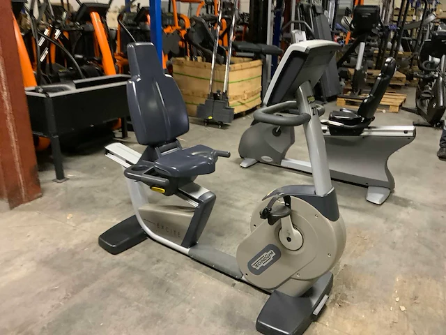 Technogym excite recline 500 led recumbent bike home trainer - afbeelding 3 van  6