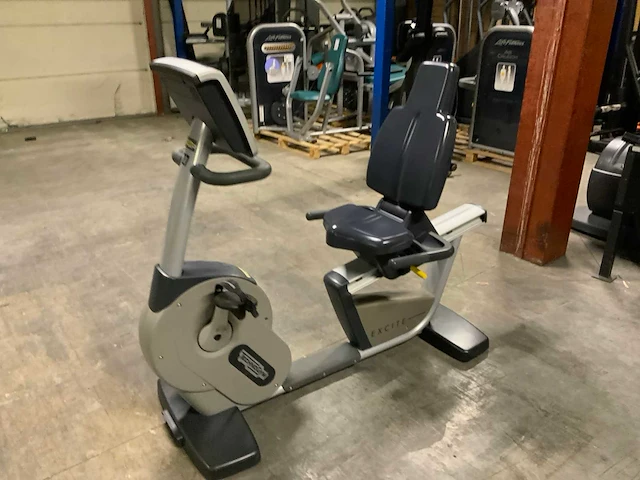 Technogym excite recline 500 led recumbent bike home trainer - afbeelding 6 van  6