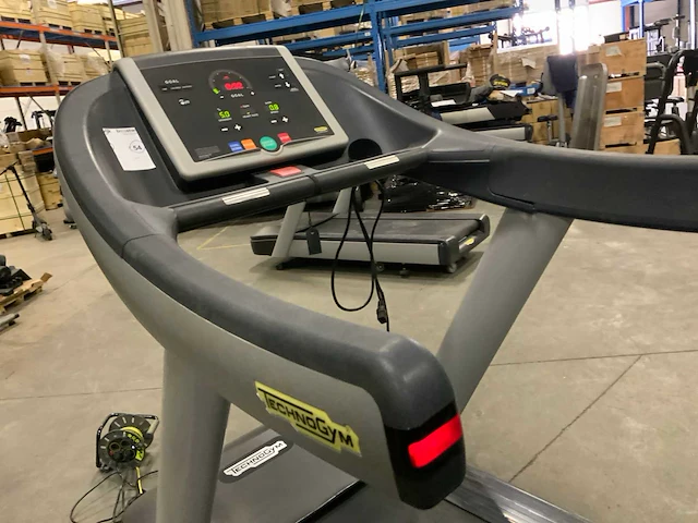 Technogym excite run now 500 led loopband - afbeelding 4 van  6
