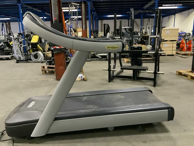Technogym excite run now 500 led loopband - afbeelding 1 van  6