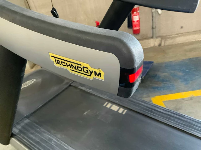 Technogym excite run now 500 led loopband - afbeelding 4 van  5