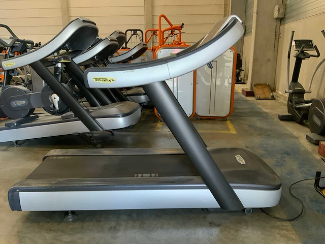 Technogym excite run now 500 led loopband - afbeelding 1 van  5
