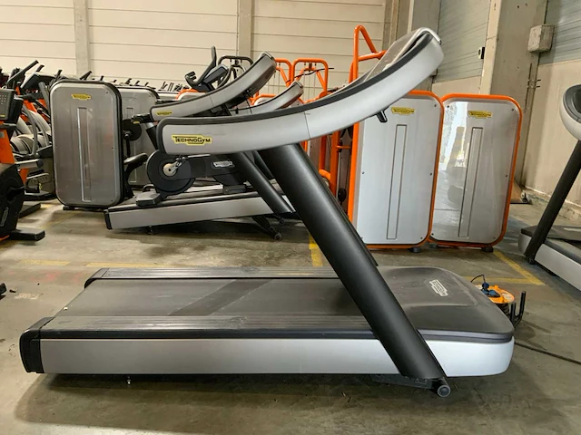 Technogym excite run now 500 led loopband - afbeelding 1 van  5