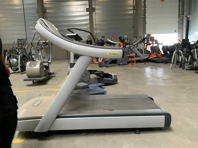 Technogym excite run now 500 led loopband - afbeelding 1 van  6