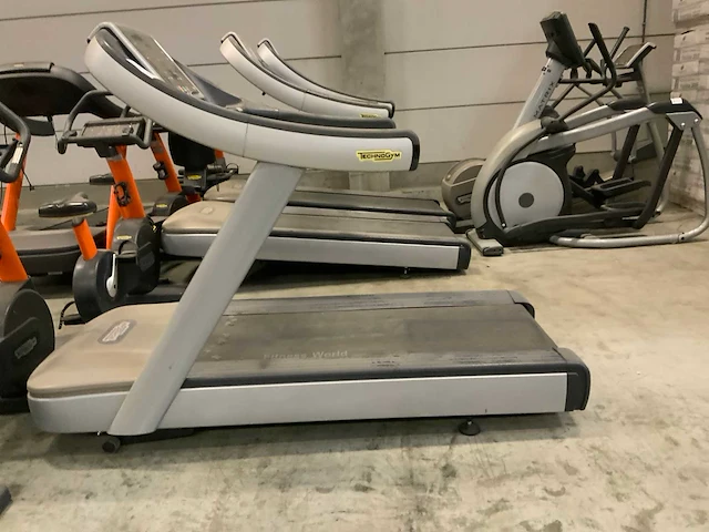 Technogym excite run now 500 led loopband - afbeelding 1 van  6