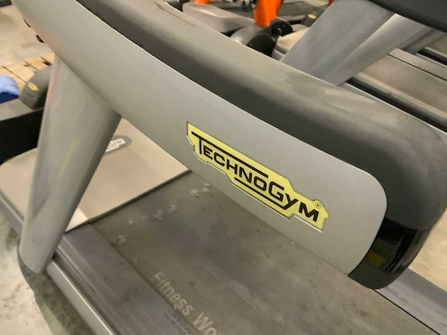 Technogym excite run now 500 led loopband - afbeelding 4 van  6