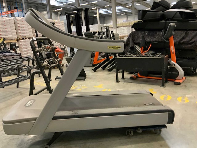 Technogym excite run now 500 led loopband - afbeelding 1 van  5