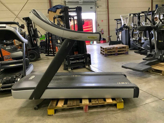 Technogym excite run now 500 led treadmill loopband - afbeelding 1 van  8