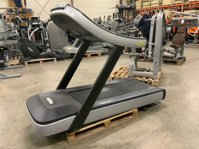 Technogym excite run now 500 led treadmill loopband - afbeelding 5 van  6