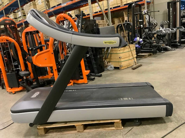 Technogym excite run now treadmill loopband - afbeelding 1 van  5
