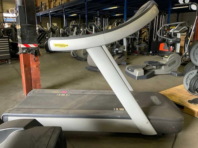 Technogym excite+ run now unity tv loopband - afbeelding 5 van  6