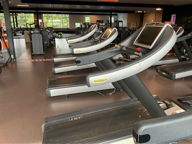 Technogym excite run now visioweb loopband - afbeelding 2 van  5