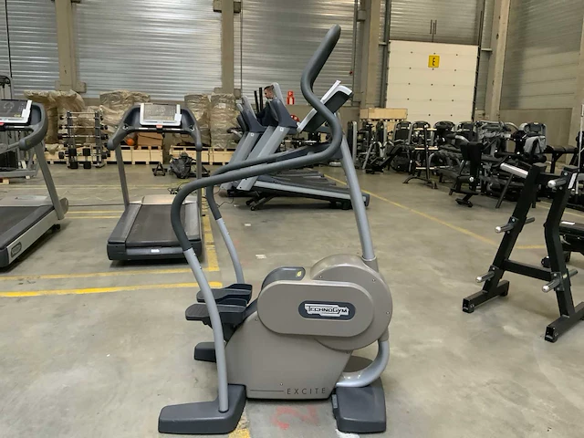 Technogym excite step 500 led stepper - afbeelding 1 van  5