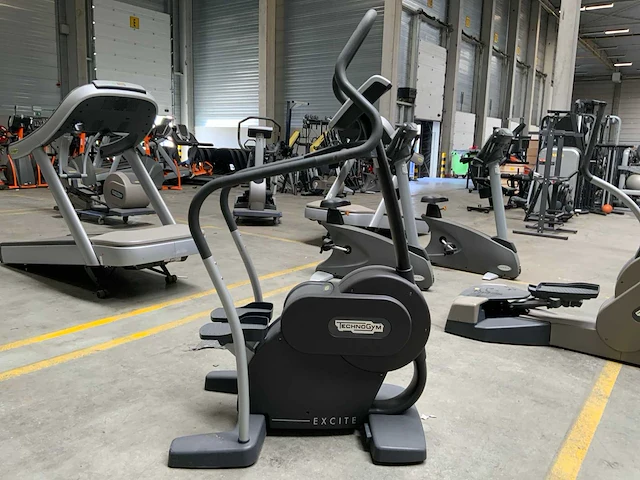 Technogym excite step 500 led stepper - afbeelding 1 van  5