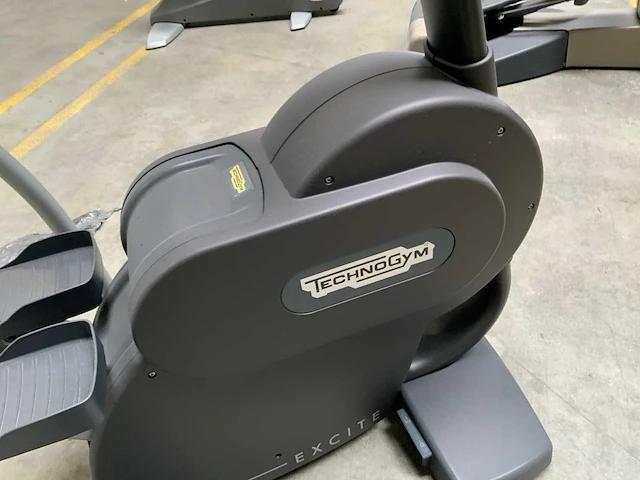 Technogym excite step 500 led stepper - afbeelding 2 van  5