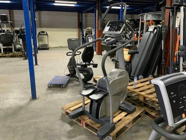 Technogym excite step 500 led stepper - afbeelding 4 van  6