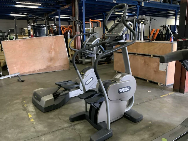 Technogym excite step 700 led stepper - afbeelding 1 van  4