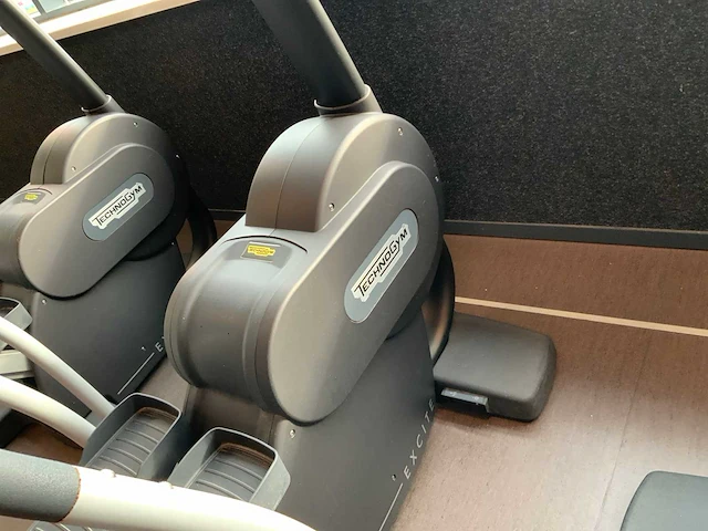 Technogym excite step 700 visioweb stepper - afbeelding 1 van  6