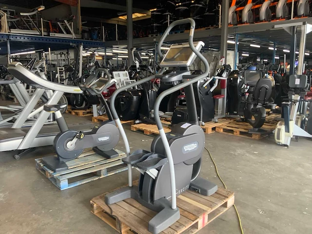 Technogym excite+ step 700 visioweb stepper - afbeelding 1 van  5