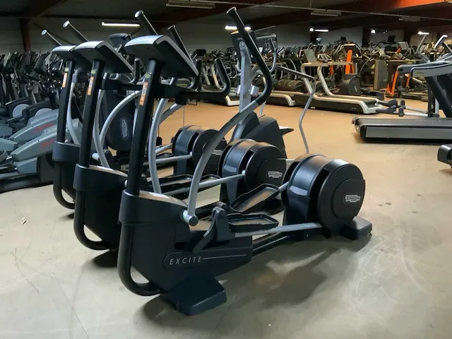 Technogym excite+ synchro 500 led crosstrainer - afbeelding 1 van  8