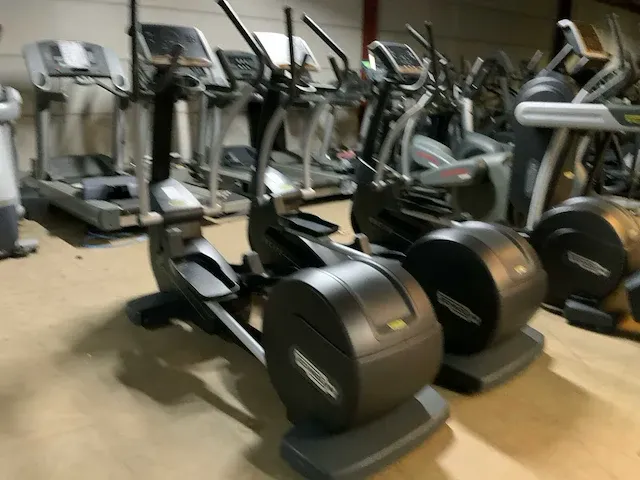 Technogym excite+ synchro 500 led crosstrainer - afbeelding 3 van  8