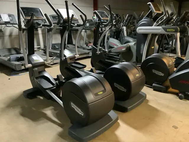 Technogym excite+ synchro 500 led crosstrainer - afbeelding 4 van  8
