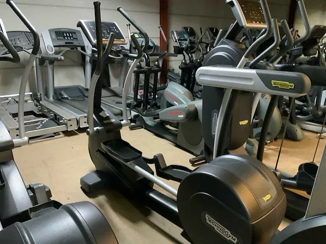 Technogym excite+ synchro 500 led crosstrainer - afbeelding 5 van  8