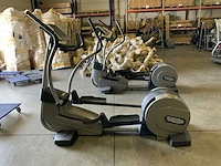 Technogym excite synchro 500 led crosstrainer - afbeelding 1 van  6