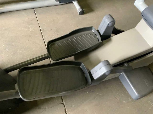 Technogym excite synchro 500 led crosstrainer - afbeelding 3 van  5