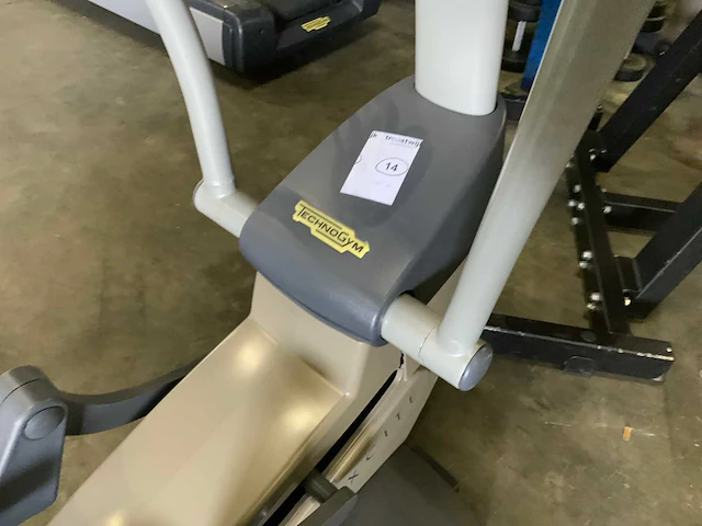 Technogym excite synchro 500 led crosstrainer - afbeelding 2 van  5