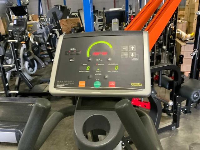 Technogym excite synchro 500 led crosstrainer - afbeelding 4 van  5