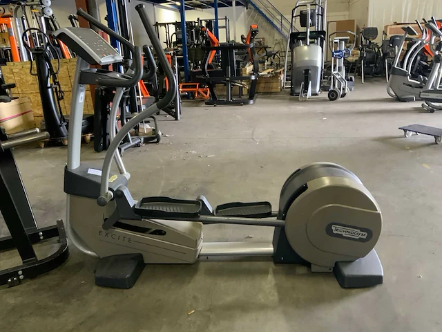 Technogym excite synchro 500 led crosstrainer - afbeelding 5 van  5