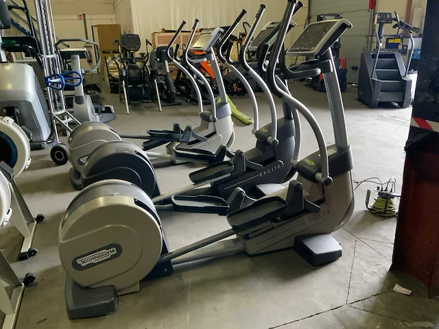 Technogym excite synchro 500 led crosstrainer - afbeelding 1 van  6