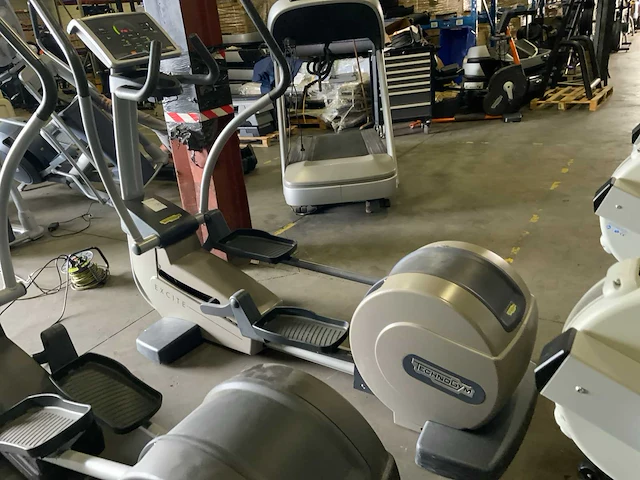 Technogym excite synchro 500 led crosstrainer - afbeelding 6 van  6