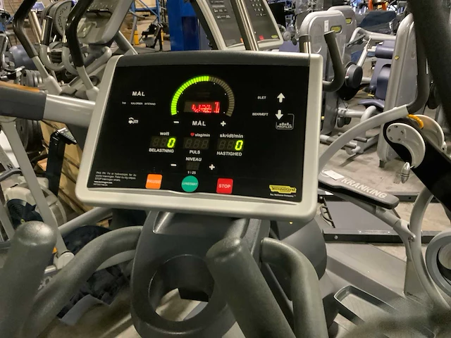 Technogym excite synchro 500 led crosstrainer - afbeelding 3 van  7