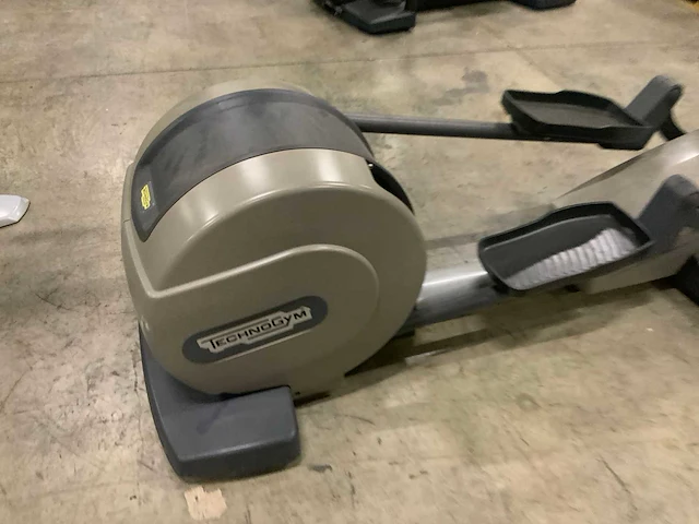 Technogym excite synchro 500 led crosstrainer - afbeelding 2 van  6