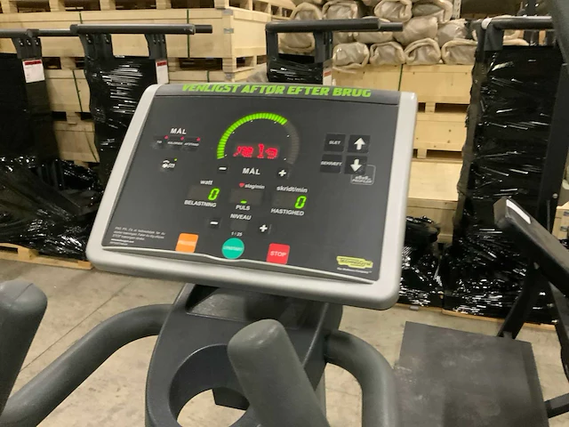 Technogym excite synchro 500 led crosstrainer - afbeelding 5 van  6