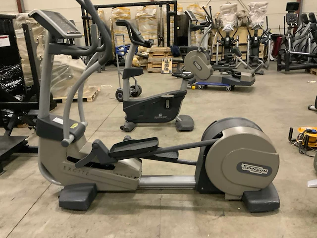 Technogym excite synchro 500 led crosstrainer - afbeelding 6 van  6