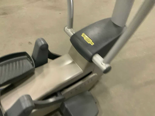 Technogym excite synchro 500 led crosstrainer - afbeelding 2 van  6