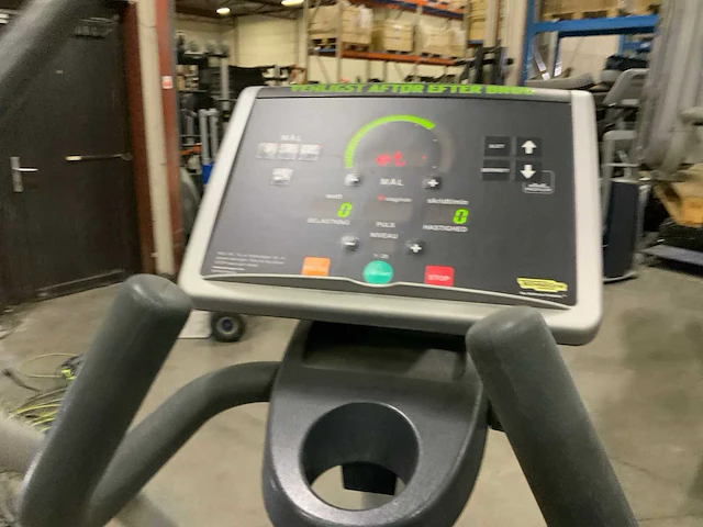 Technogym excite synchro 500 led crosstrainer - afbeelding 3 van  5