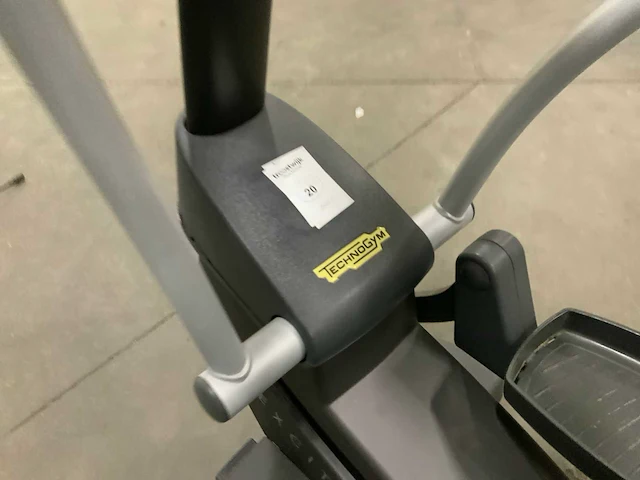 Technogym excite synchro 500 led crosstrainer - afbeelding 1 van  5
